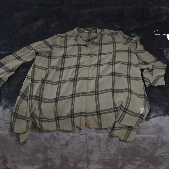 Beautiful women’s blouse!! - Picture 4 of 4